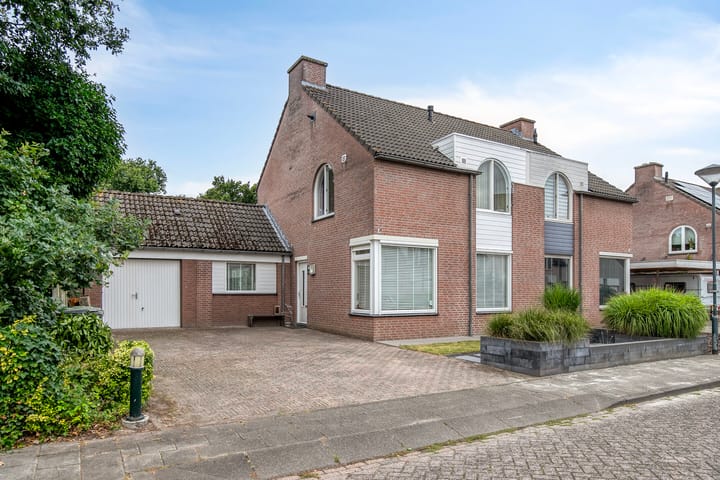 Kariboelaan 24 in Helmond