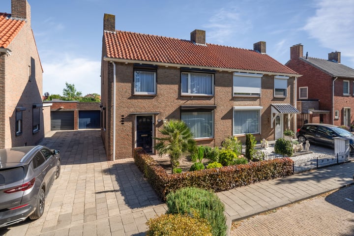 Karolinastraat 18 in Oud Gastel