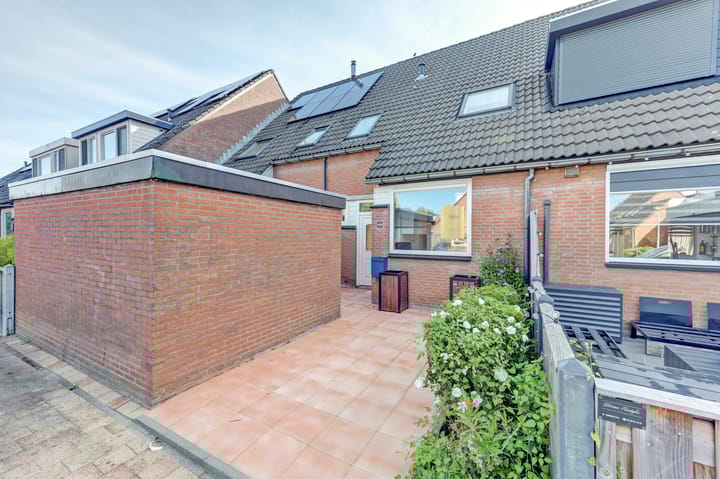 Photo of property Karperveen 158, Spijkenisse