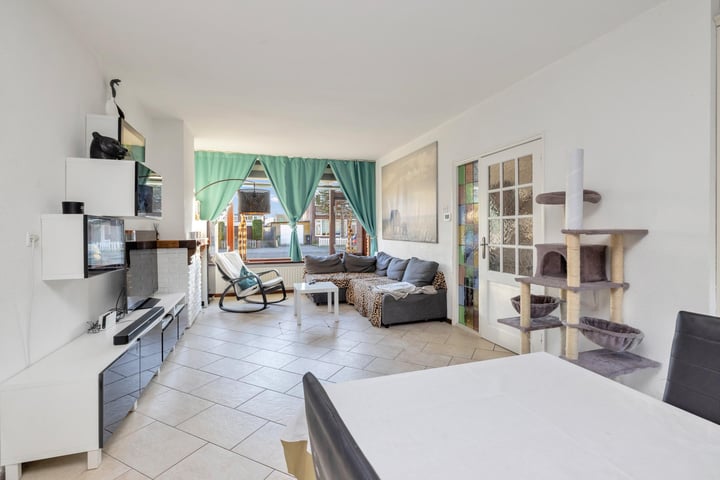 Photo of property Karwijstraat 33, Hoogvliet Rotterdam