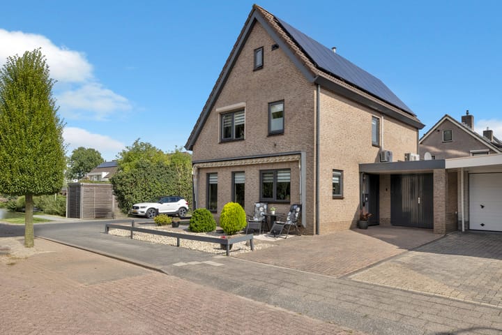 Photo of property Kastanjehof 17, Meerkerk