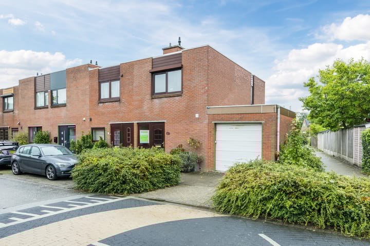 Photo of property Kastanjelaan 11, Hellevoetsluis