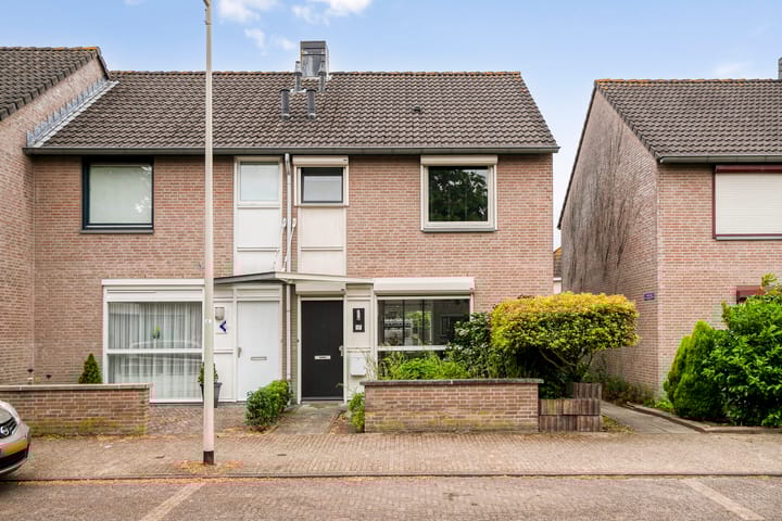 Photo of property Kastanjelaan 17, Halsteren