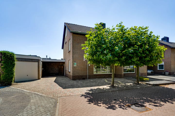 Kasteel Aldenghoorstraat 38 in Roermond