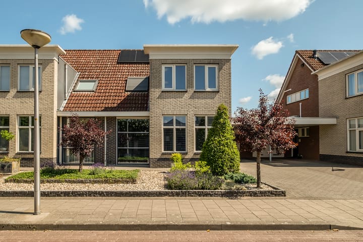 Photo of property Keizerskroon 46, Losser