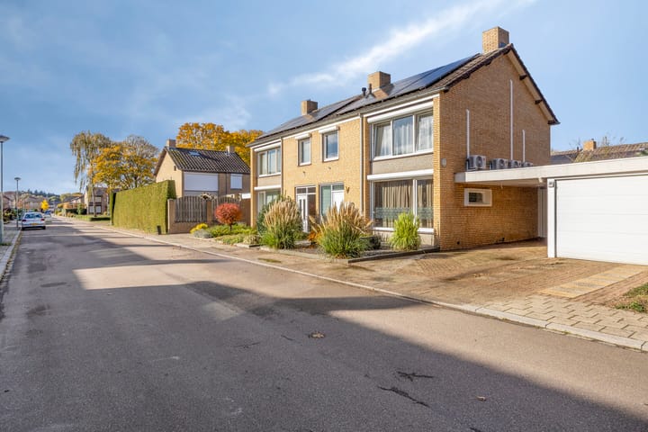 Kennedystraat 11 in Heel