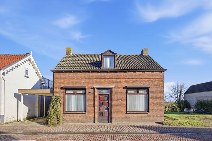 Photo of property Kerkdijk 9, Hooge Zwaluwe