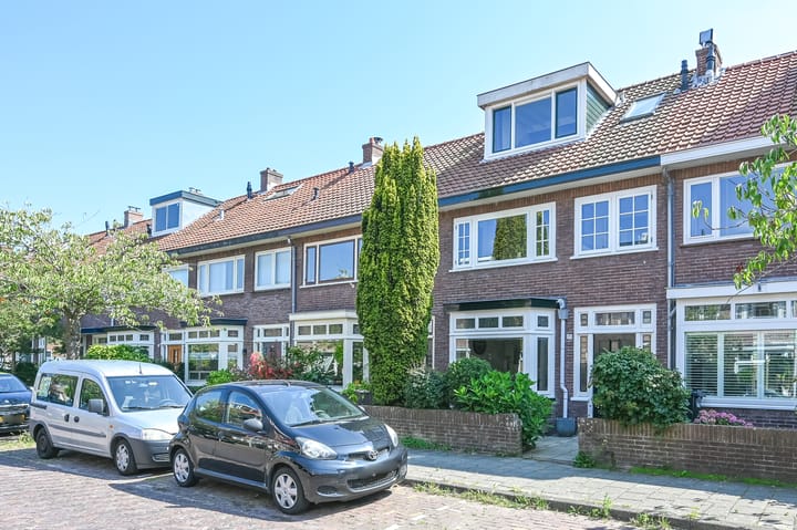 Kerkerinklaan 15 in Santpoort-Noord foto