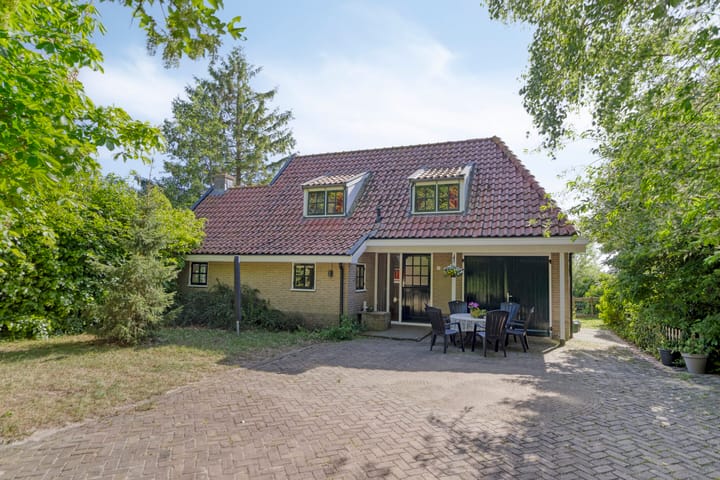 Kerkhoflaan 5 in Sintjohannesga foto