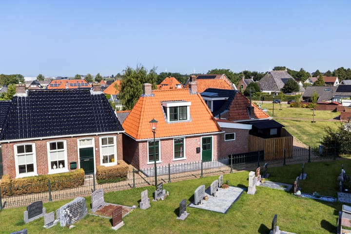 Kerkpad 17 in Hallum