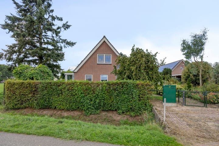 Kerkstraat 1 in Elst