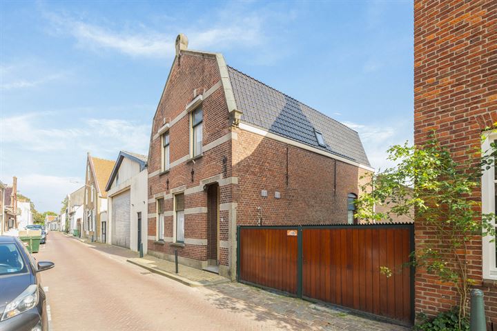 Kerkstraat 14 in Zevenbergen