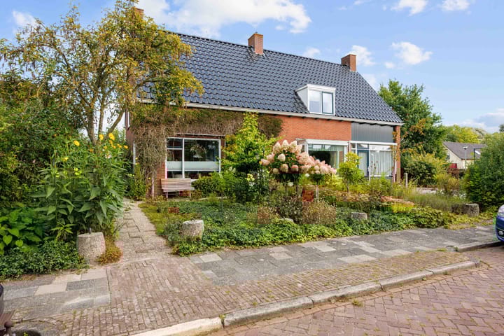 Kerkstraat 16 in Sauwerd