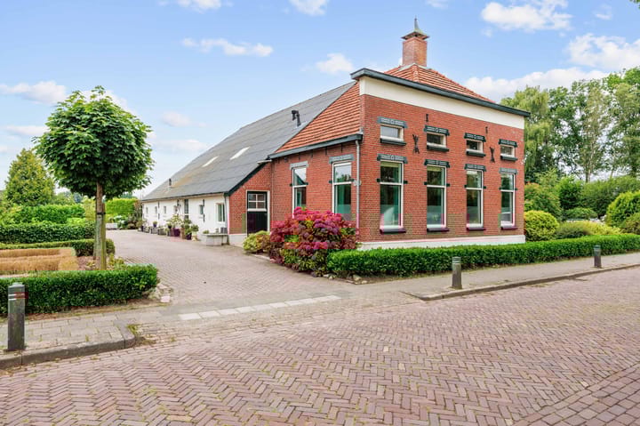 Photo of property Kerkstraat 18, Haulerwijk
