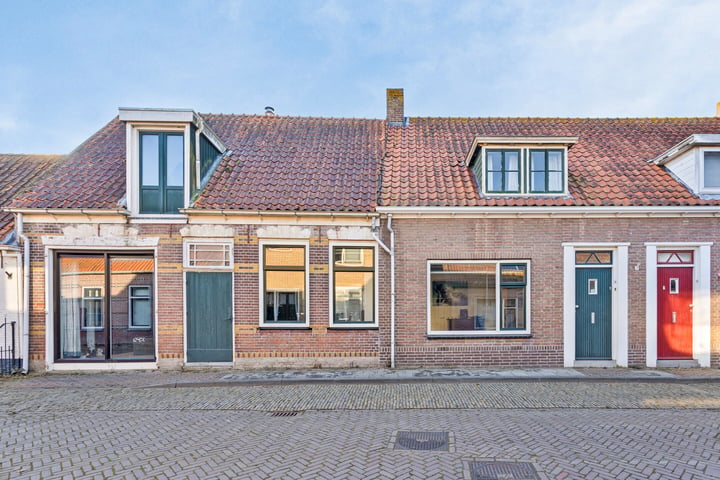 Kerkstraat 24 in Hoedekenskerke