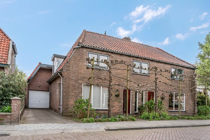 Photo of property Kerkstraat 24, Zetten