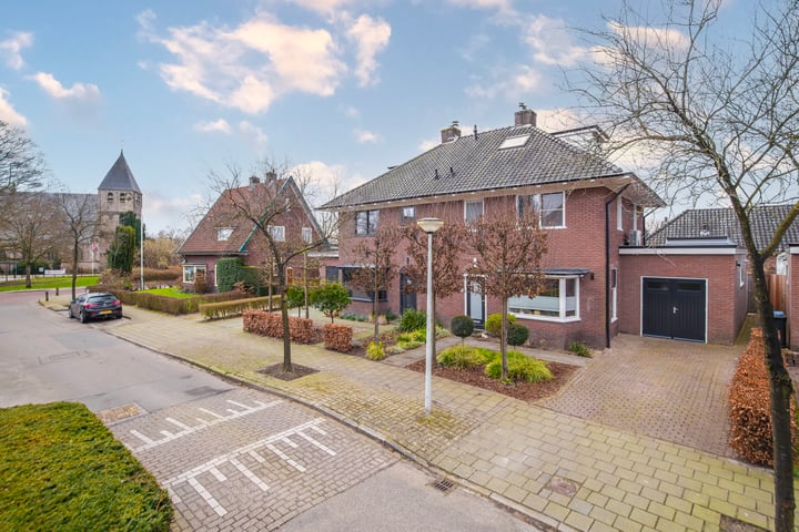 Kerkstraat 28 in Rheden