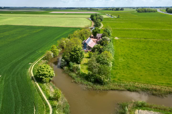 Kerkstraat 6 in Schalsum