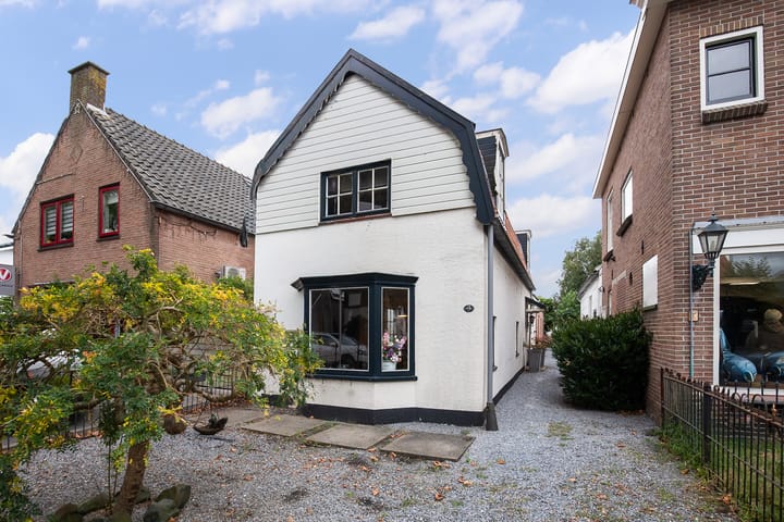 Photo of property Kerkstraat 9, Nieuw-Vennep