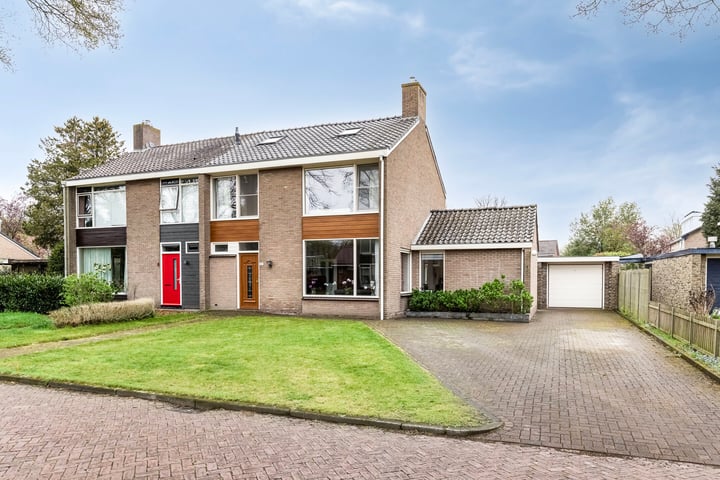 Keurnotenlaan 2 in Gieten