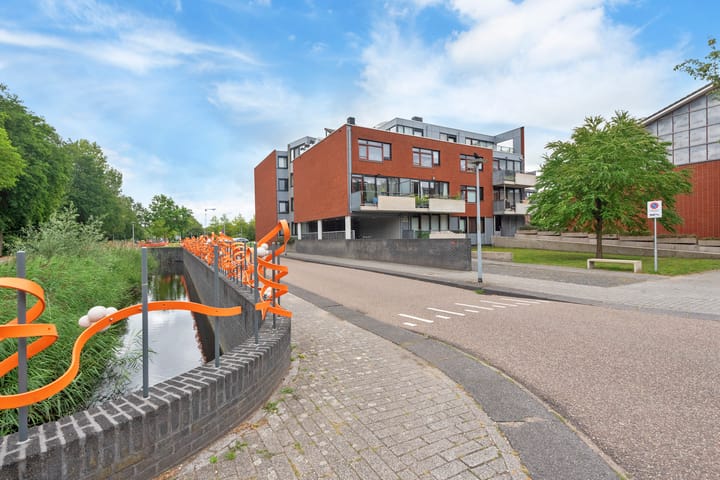 Photo of property Klaas van Reeuwijkstraat 16, Hoofddorp