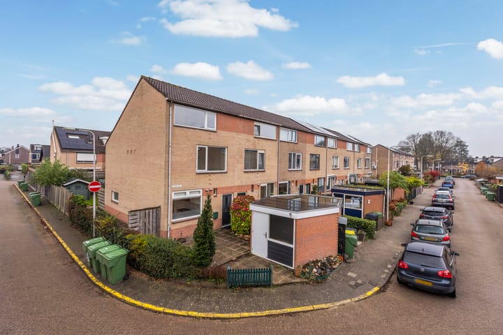 Photo of property Klaproosstraat 31, Klaaswaal