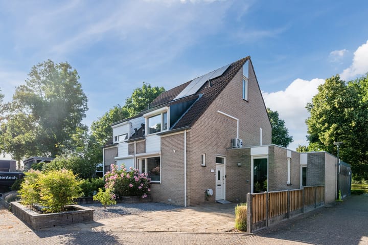 Photo of property Klaverbeemd 18, Oosterhout