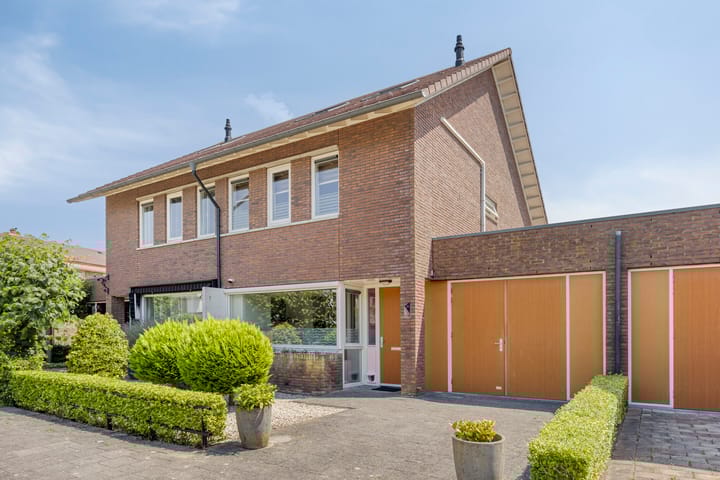 Photo of property Kleefkruid 16, Puttershoek