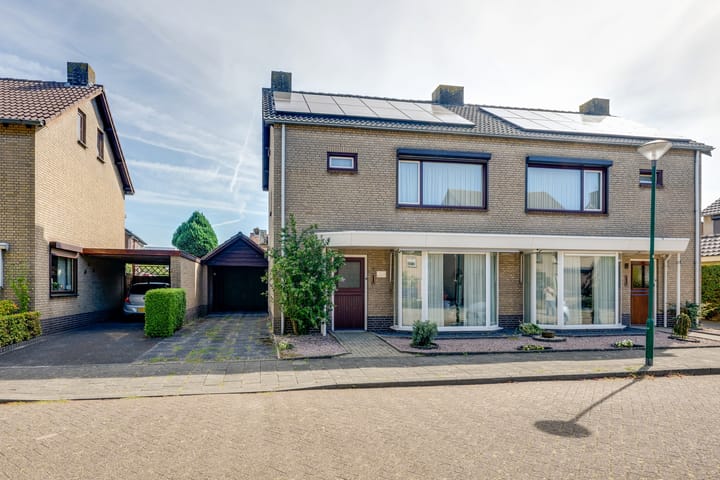 Kleine Spie 6 in Rijen foto