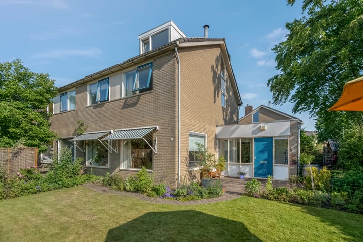 Klimop 1 in Roden Foto
