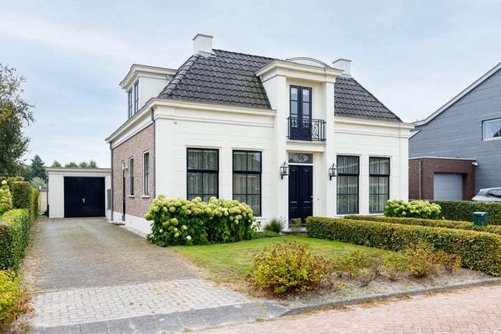 Klokkeweit 38 in Zwaagdijk-West