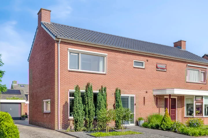 Klompstraat 1 in Heino foto