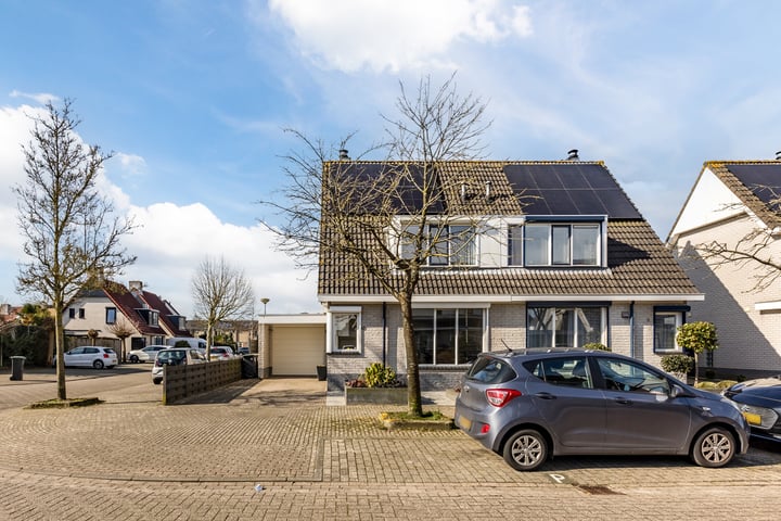 Photo of property Kloosterturf 10, Steenbergen