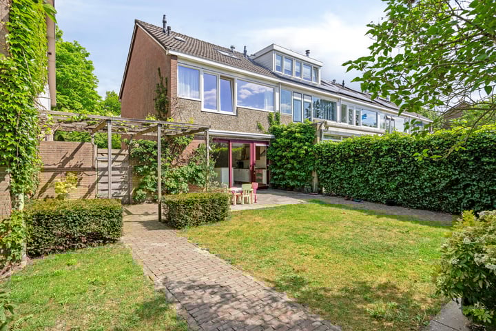 Kloosterwei 231 in Warmond
