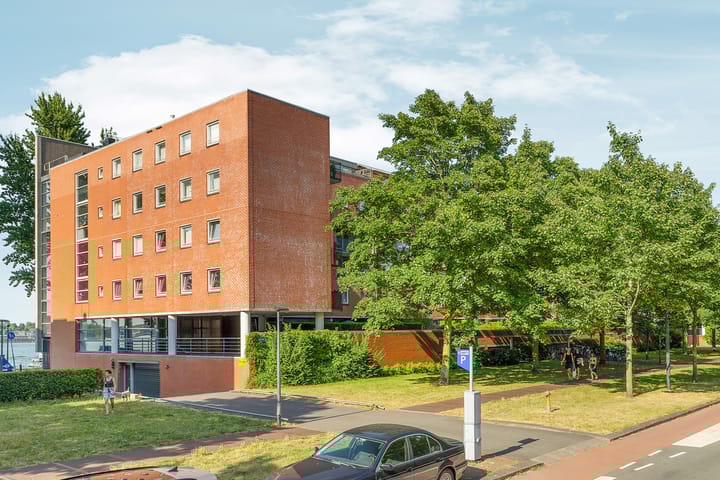 KNSM-laan 653 in Amsterdam foto