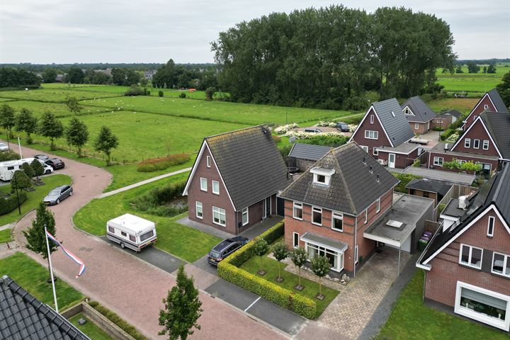 Koarstmoas 18 in Surhuisterveen