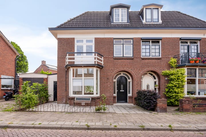 Koekoekweg 28 in Hengelo photo