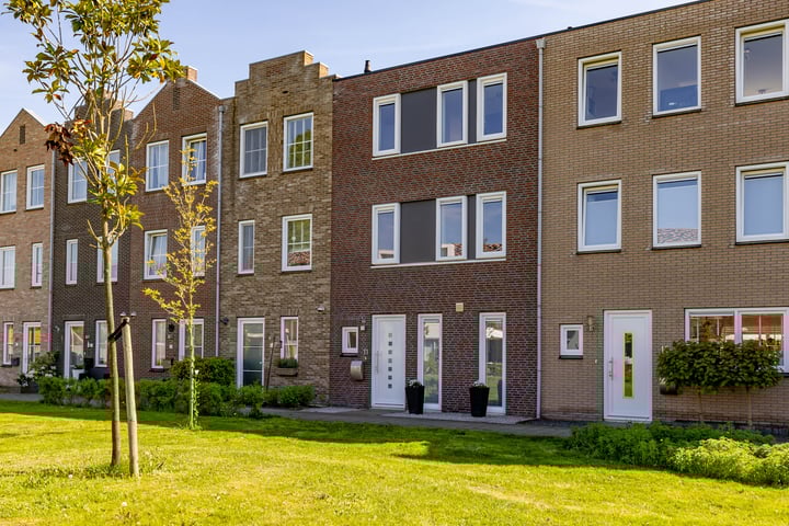 Photo of property Koning Willem-Alexanderhof 11, Hoogeveen