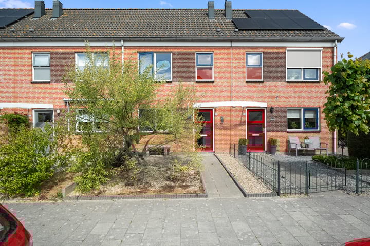 Photo of property Koningin Beatrixlaan 25, Slootdorp