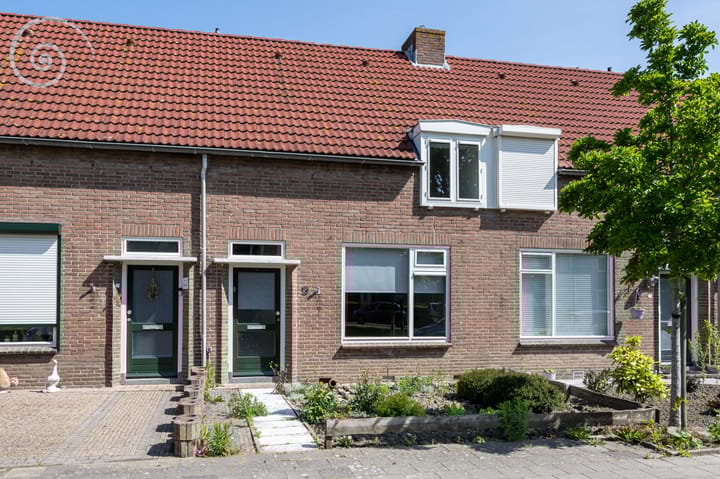 Koningin Emmaplein 9 in Den Bommel foto