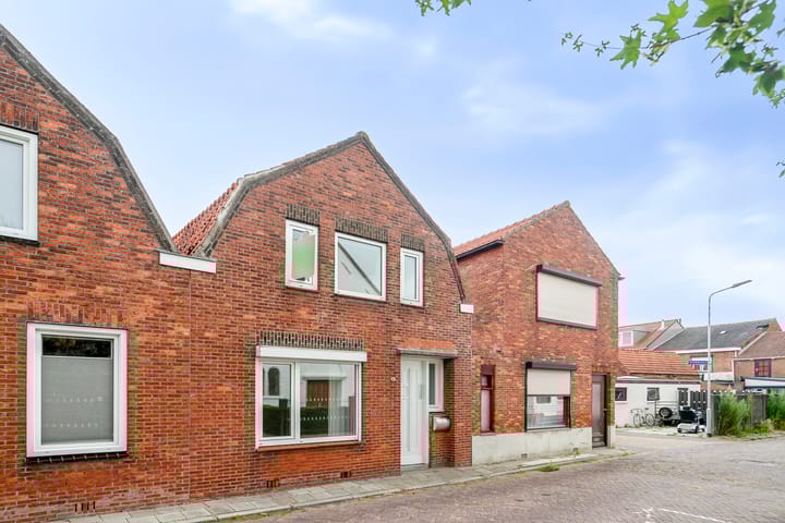 Koningin Emmastraat 4 in Philippine