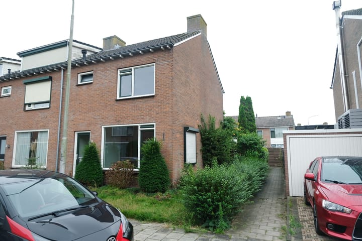 Koningin Emmastraat 7 in Arkel Foto