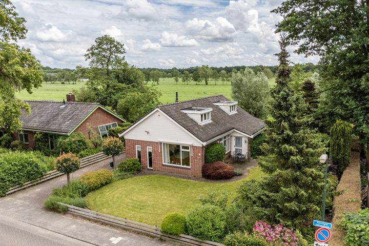 Photo of property Koningin Julianalaan 37, Maartensdijk