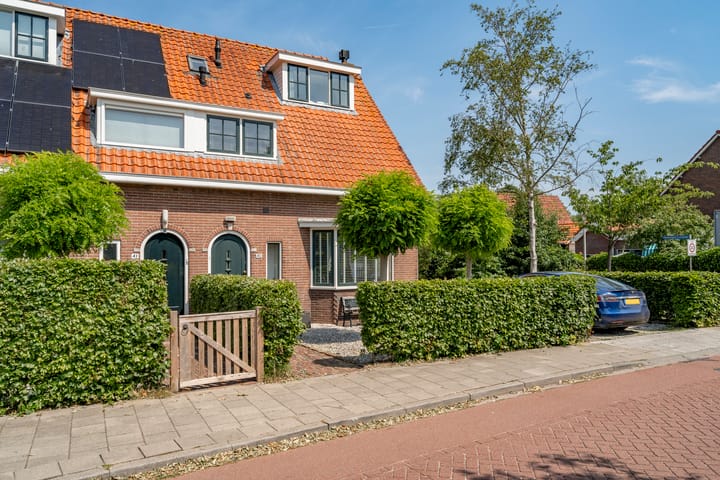 Koningin Julianalaan 42 in Ouderkerk aan de Amstel