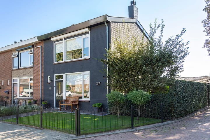 Koningin Julianaplantsoen 37 in Waardenburg
