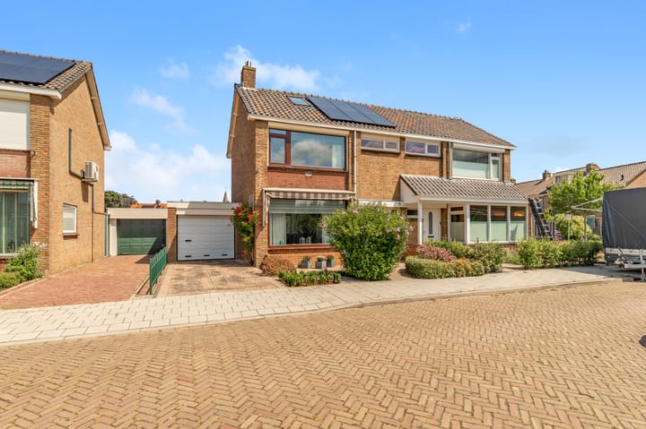Photo of property Koningin Julianastraat 4, Uitgeest
