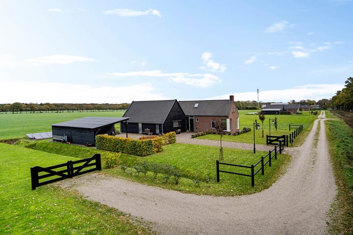 Photo of property Koningin Wilhelminalaan 15, Wilhelminaoord