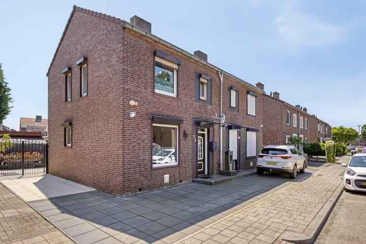 Photo of property Koningin Wilhelminalaan 76, Swalmen
