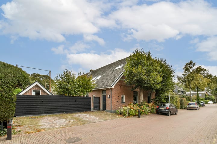 Koningin Wilhelminastraat 5 in Huizen
