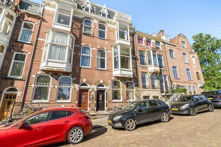Koninginnegracht 143 in 's-Gravenhage
